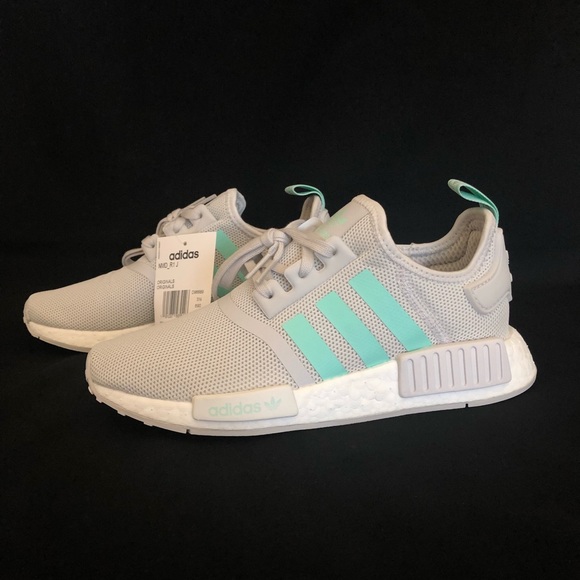 !!!SOLD!!! BRAND NEW NMD R1 Girls sz 4 - Picture 3 of 7